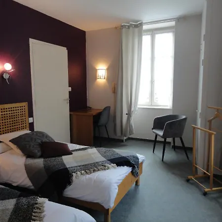 Bar Aux Armes D'estaing - Kb Group אסטנג